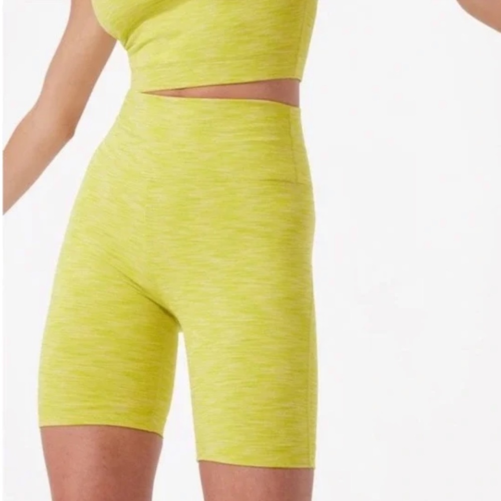 OV Flow 7" Short in Bright Chartreuse